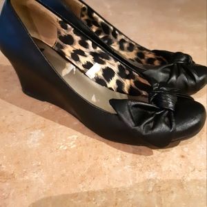Report Black Wedge Heels with Bow